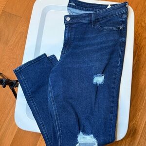 Stylish Blue Distressed Women Jeans